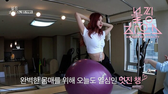 Giống với loạt sao nổi tiếng như Rosé, Jennie hay Taeyeon, Son Ye Jin, Jeon Ji Hyun cũng lựa chọn bộ môn pilates để duy trì vóc dáng cân đối, cơ thể khỏe mạnh.