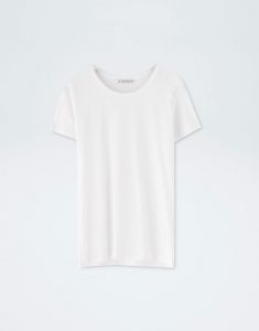 Áo T-shirt trắng Pull&Bear có giá 229.000 VNĐ (Ảnh: Pull&Bear)